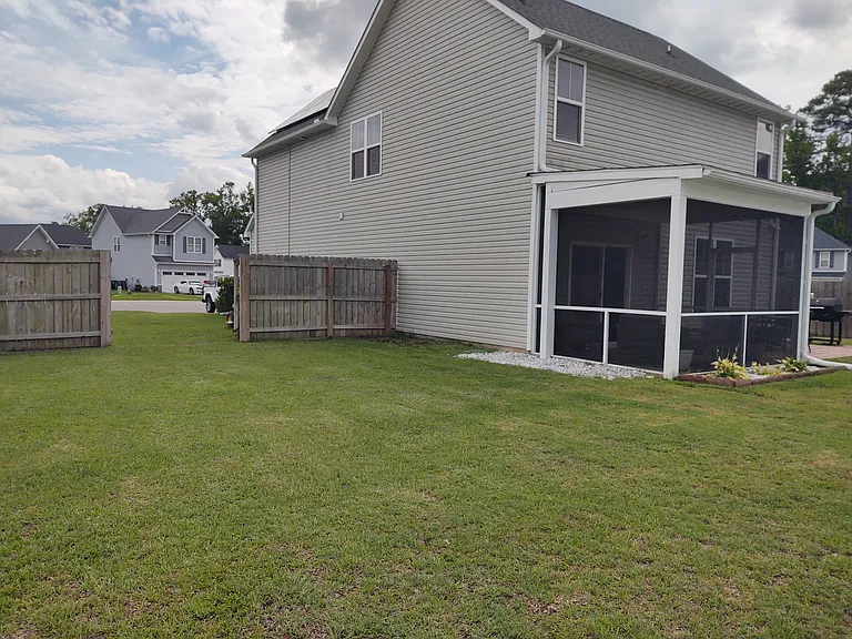 1404 Kinsley Ct NE — Photo 31