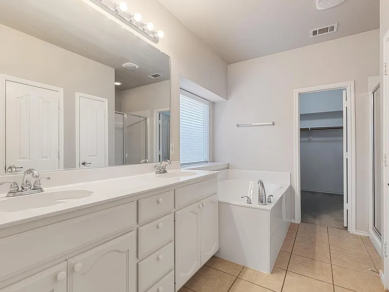 12913 Farmington Dr — Photo 16