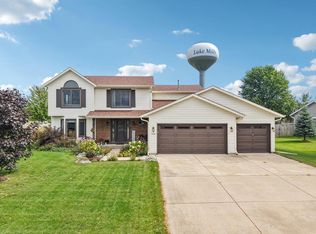 238 Ridgeview Dr, Lake Mills, WI 53551