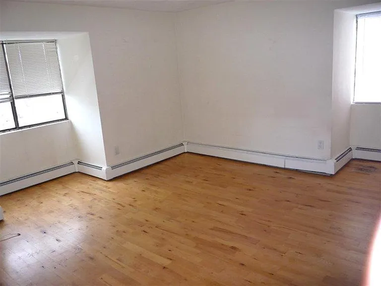 84 Grant St — Photo 2