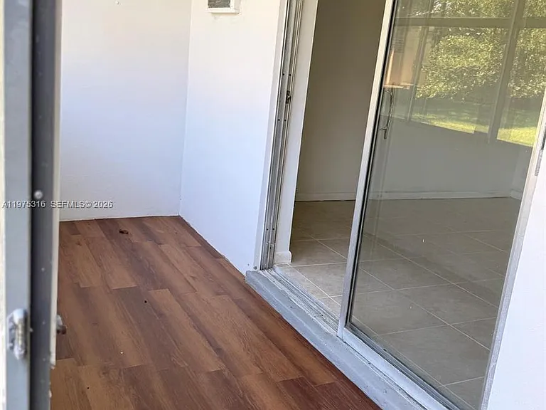 210 Canterbury Dr #1-J — Photo 13