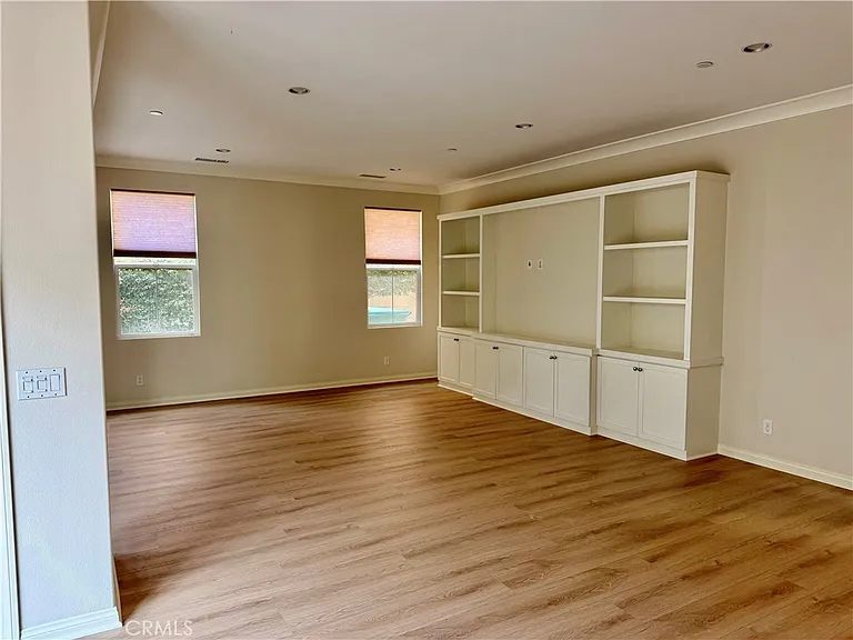 102 Chestnut Grv — Photo 9