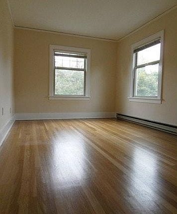 2nd image of 2372 Franklin Ave E APT C