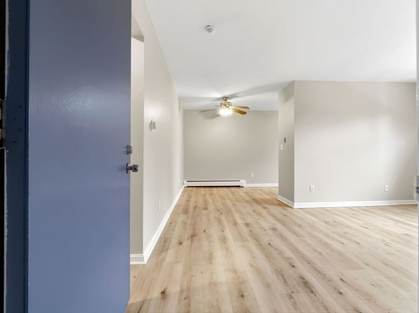 6 Venice St APT B6, Danvers, MA