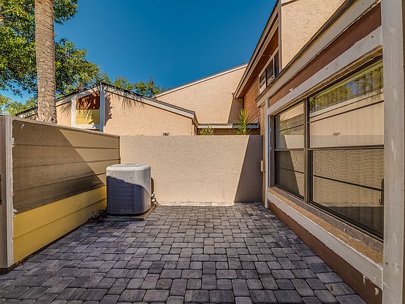 5th image of 1513 N Carolwood Blvd