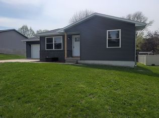 624 San Salvador Ave, Carroll, IA 51401