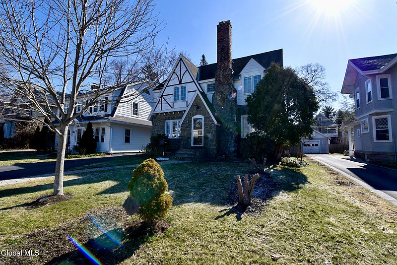 3rd image of 846 Wright Avenue