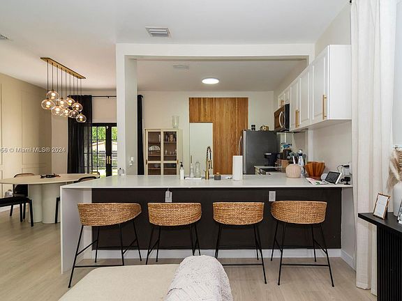 4th image of 840 NE 158th St