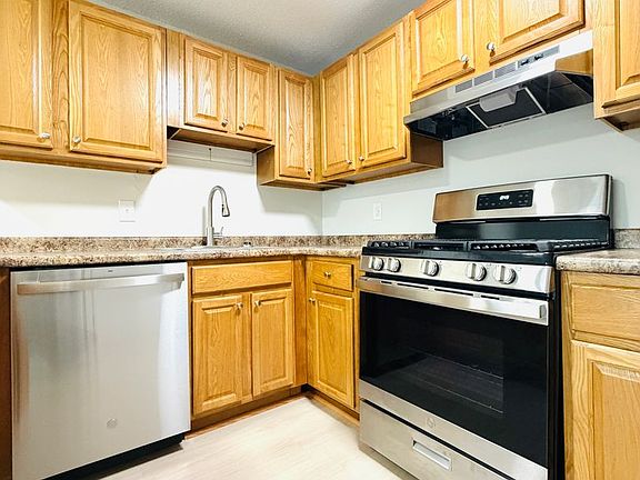 4th image of 88-88 1/2 Church St #9