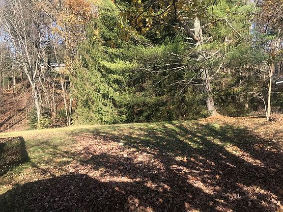 2nd image of 363 Lakeview Dr