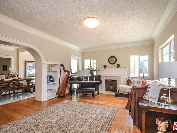 3rd image of 202 N Gramercy Pl
