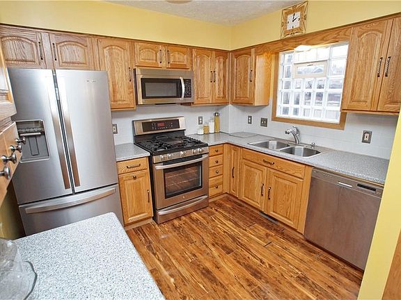3rd image of 287 Barder St