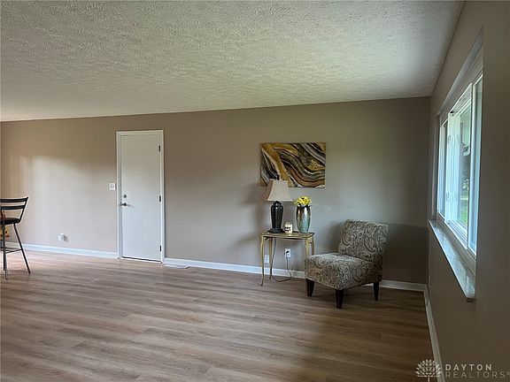 3rd image of 2369 Broadmoor Dr