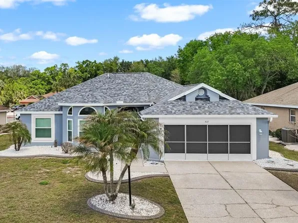 327 Caloosa Woods Ln, Sun City Center, FL 33573