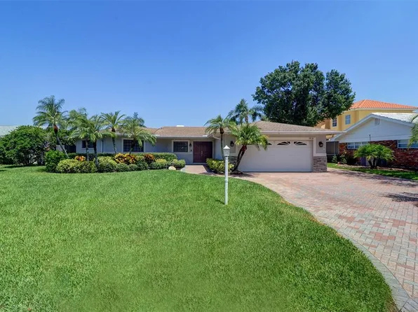 3910 Versailles Dr, Rocky Point, FL 33634