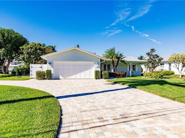 1590 Sandpiper Street, Naples, FL 34102