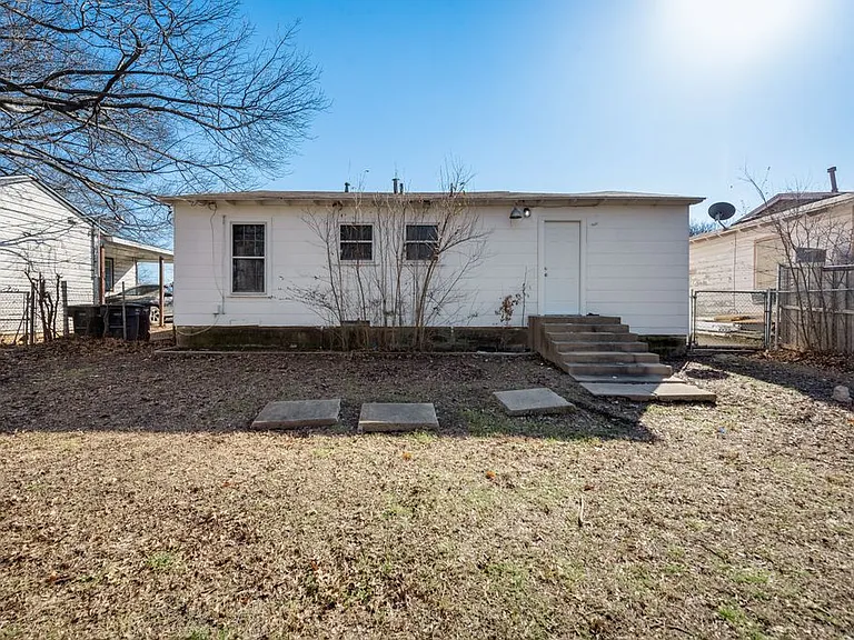 1233 Marion Ave — Photo 3