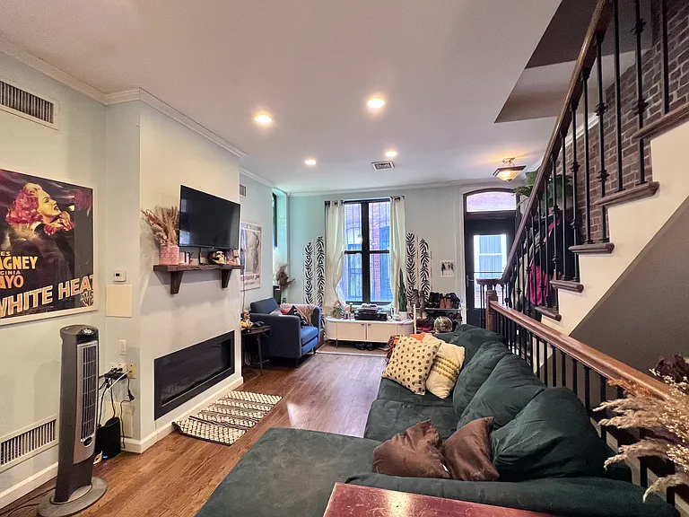 2 Sylvan Ct #1 — Photo 1