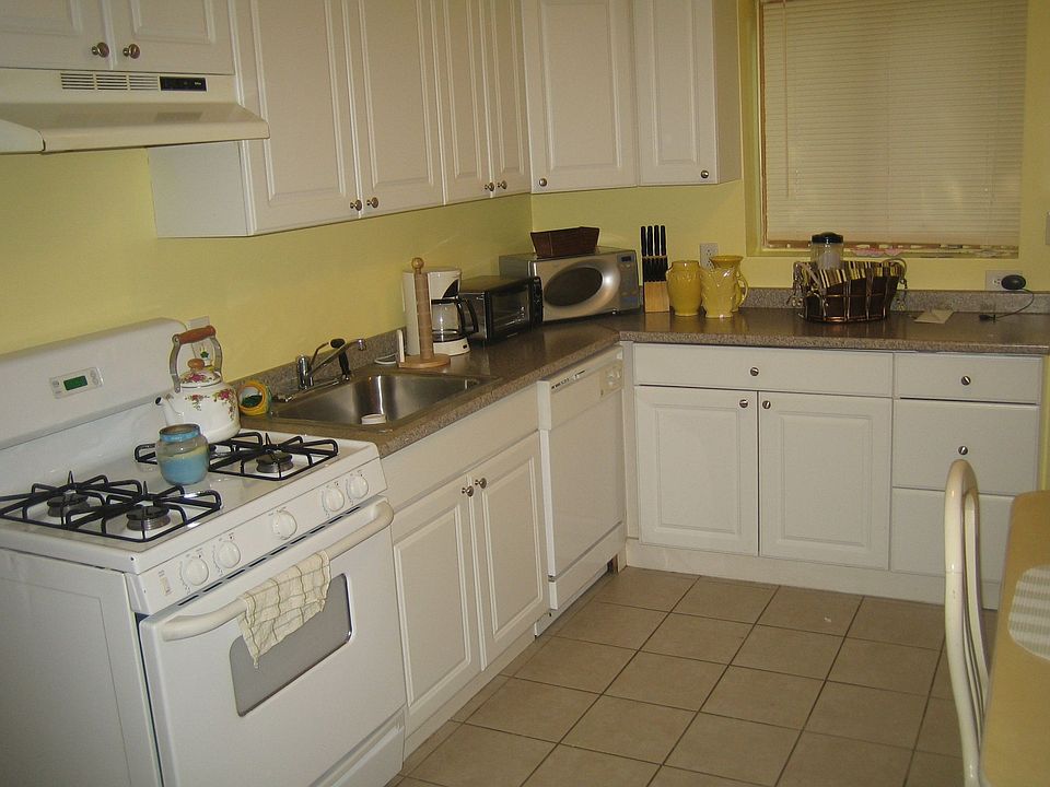 2nd image of 547 Proctor Ave