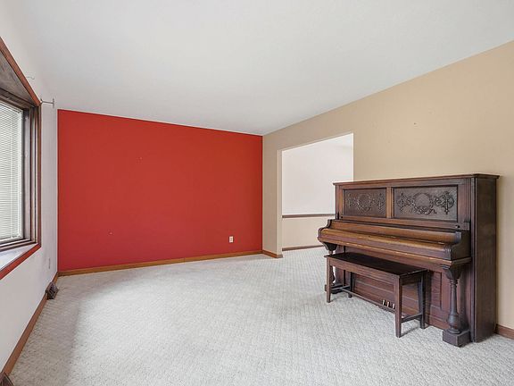 5th image of 2250 W Columbia Ave