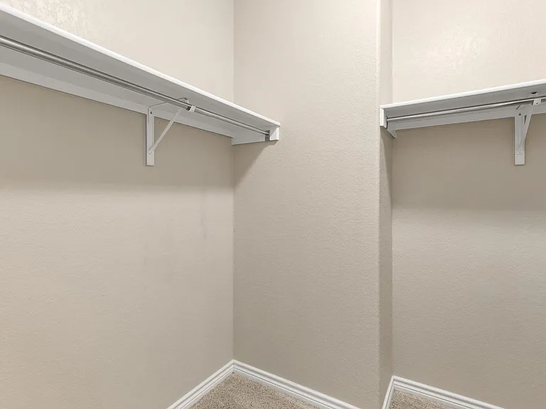 2073 Oxbow Cir — Photo 16