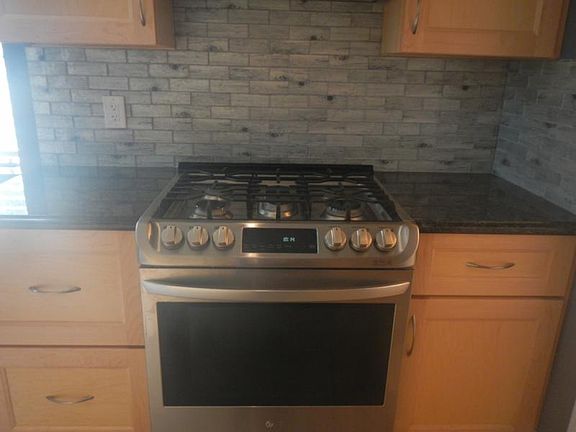 4th image of 2334 Black River St