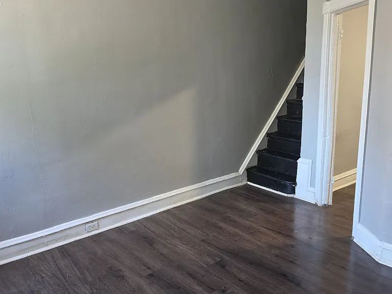 1228 W Oakdale St — Photo 13