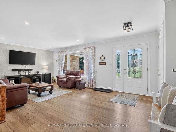 4th image of 16 Cedar Ln