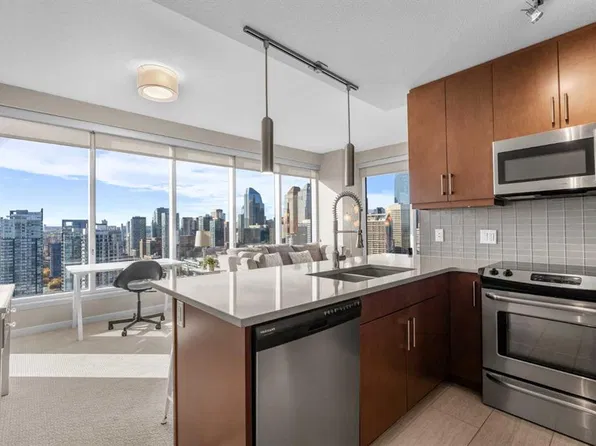 1320 W 1st St SE #2407, Calgary, AB T2G 0G8