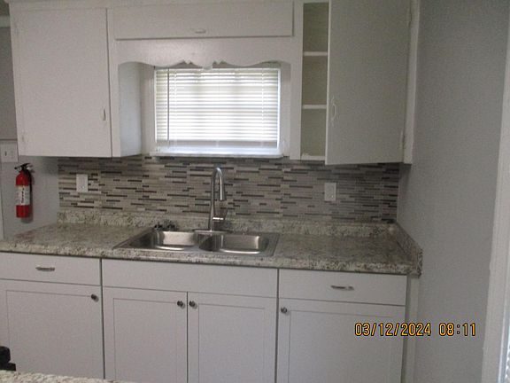 3rd image of 411 8th Ave N