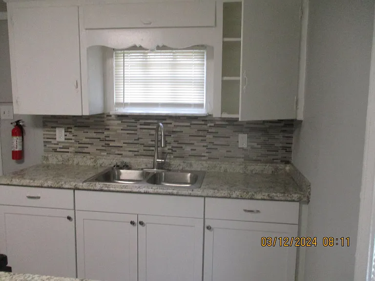 411 8th Ave N — Photo 3