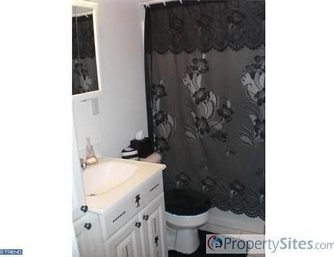 3rd image of 6732 Glenloch St