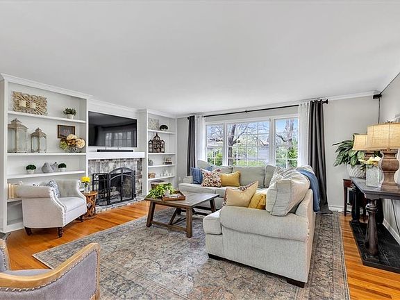 2nd image of 8020 Beverly Dr