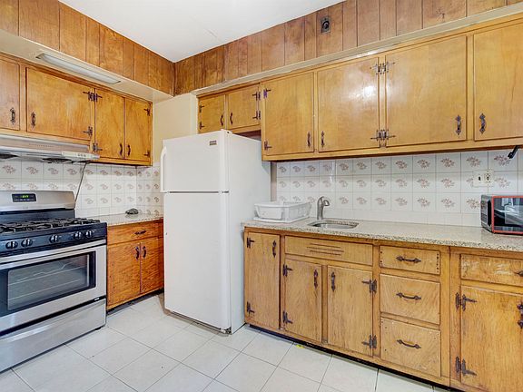 5th image of 276 Van Wagenen Ave Floor 2
