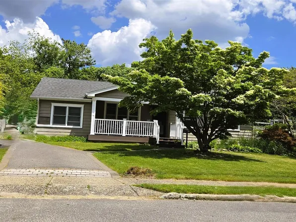 19 Evy Court, Sayville, NY 11782