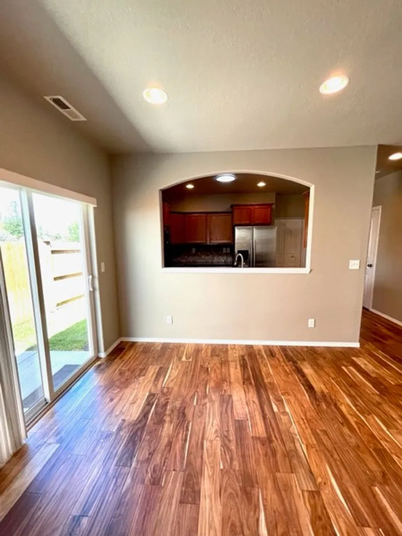 Newer home in a great subdivision near Pine Nursery! — Photo 3