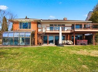 2497 W Walton Blvd, Waterford, MI 48329