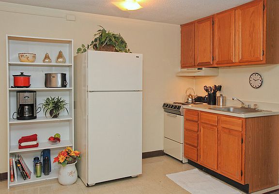 4th image of 11 Langdon St #572b9f199