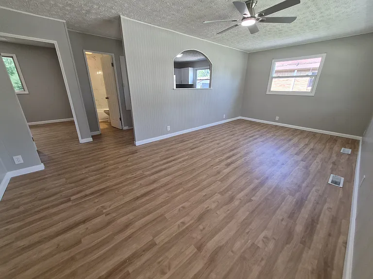 464 Carol Dr — Photo 4