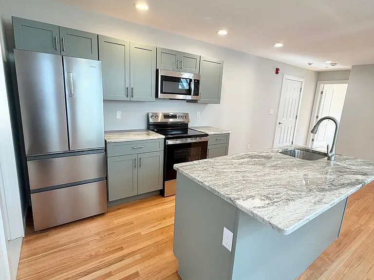 18 Cedar St — Photo 1