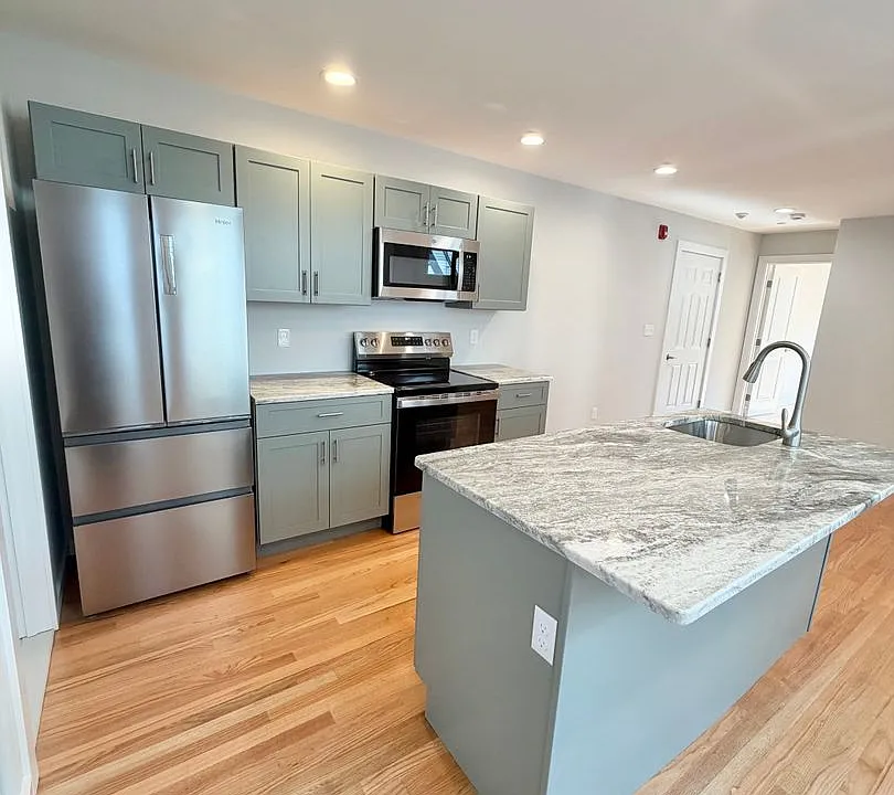 18 Cedar St