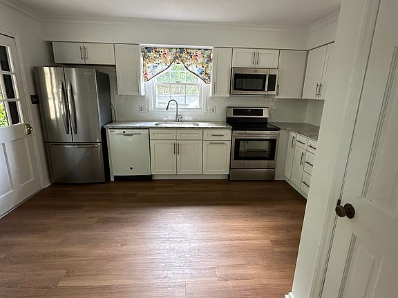 Newly Renovated Kitchen