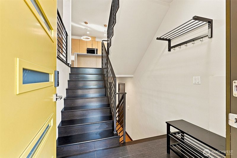 3rd image of 4126 Cascadia Avenue S