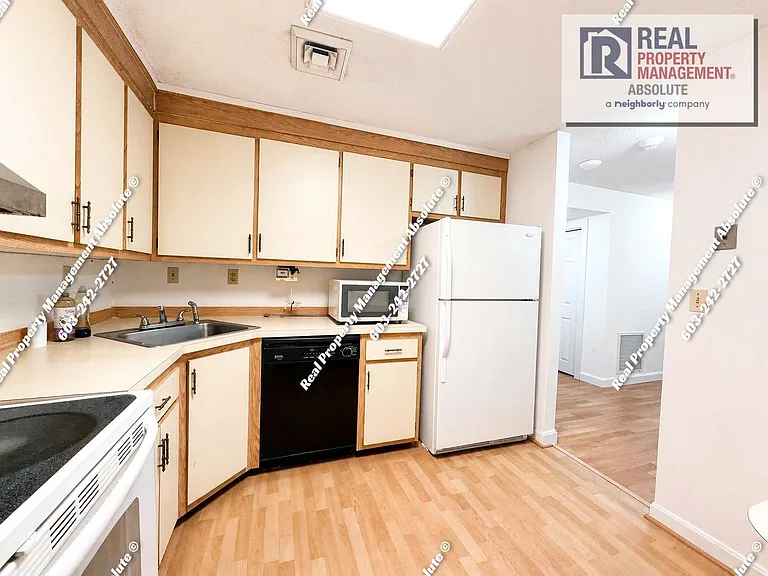110 Coliseum Ave #108 — Photo 7