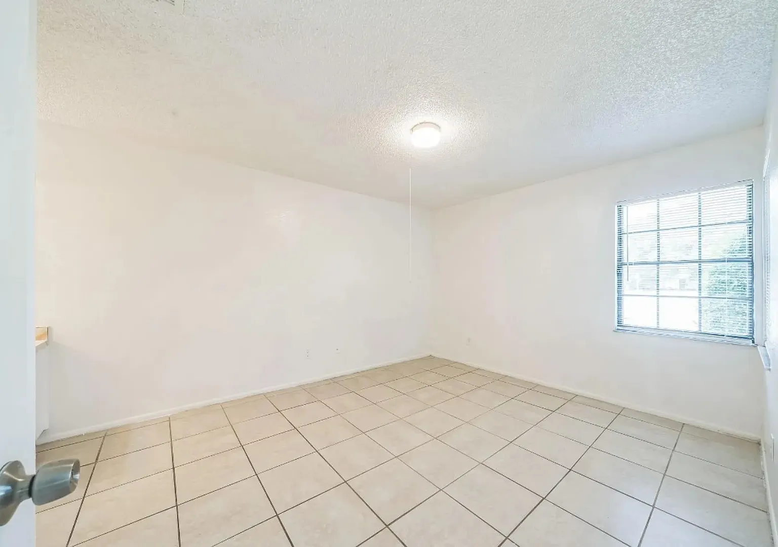 2 bed, 933 sqft, $1,785 — Photo 3