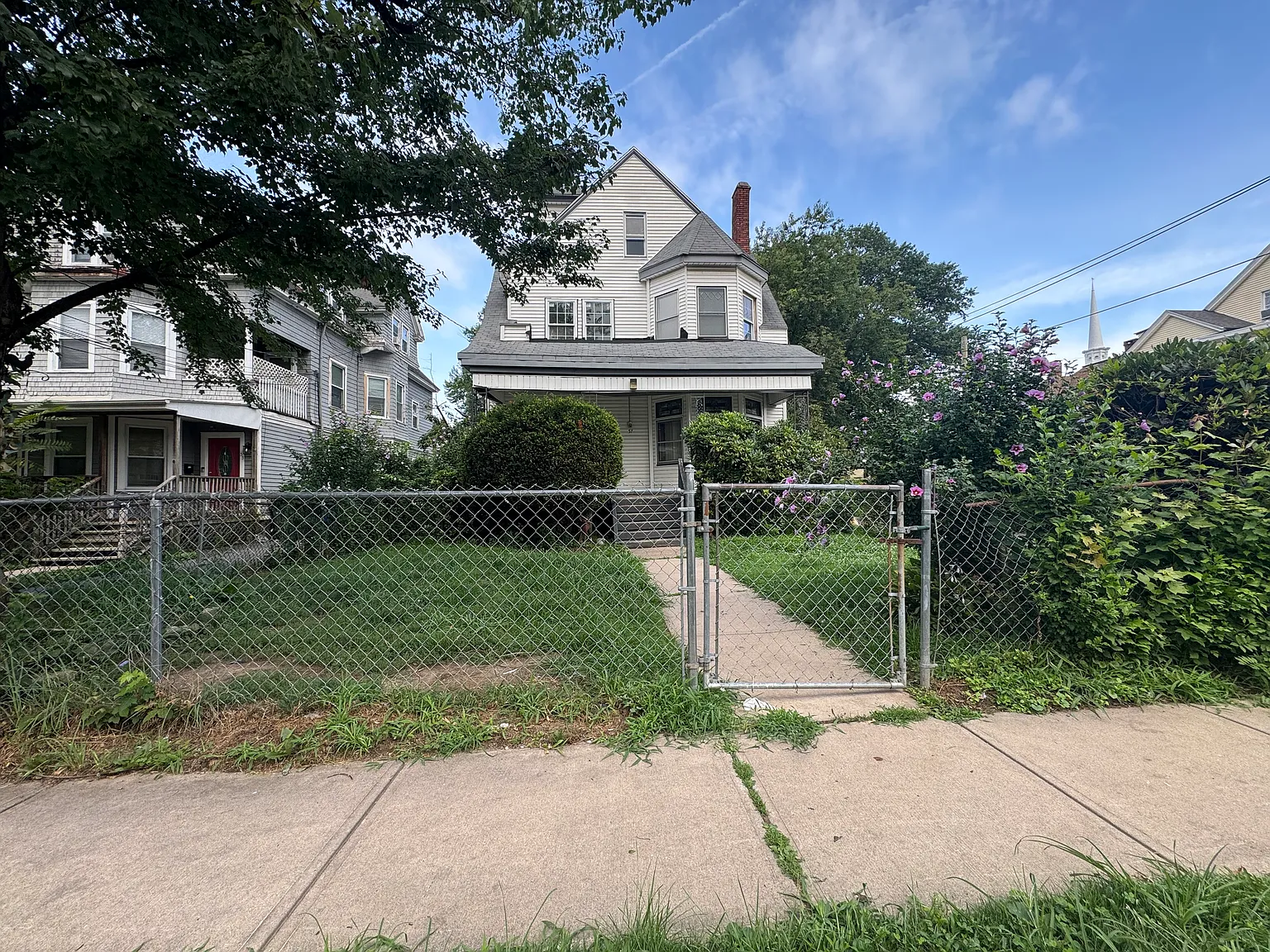 2 bed, 900 sqft, $1,275 — Photo 1