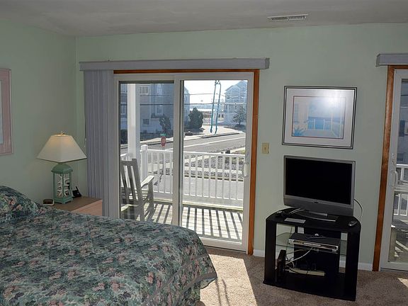 4th image of 8910 Pleasure Ave #West