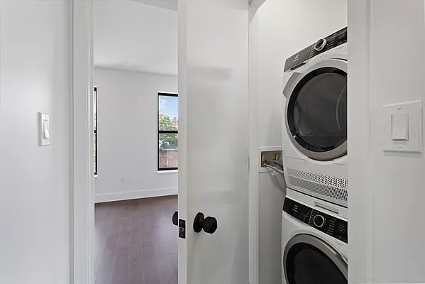 Rented by Safdie Realty Group | media 23