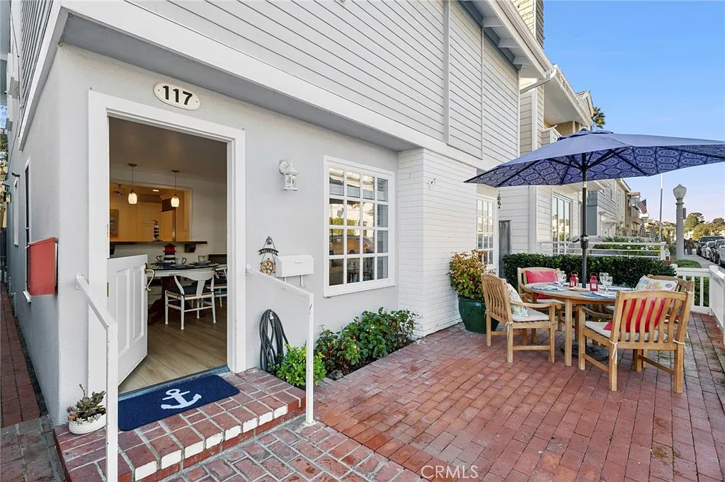 3 bed, 2.0 bath, 1766 sqft, $11,570 — Photo 2