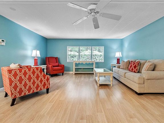 3rd image of 221 Aspen Cir